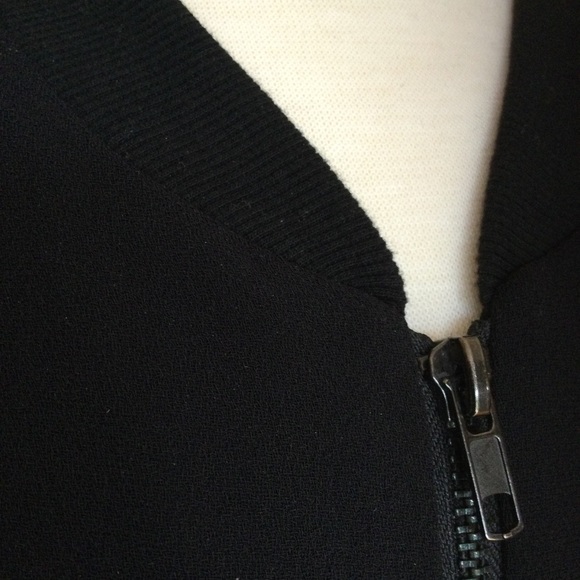 GENERATION LOVE Black Bumper Top Size L - Picture 2 of 7